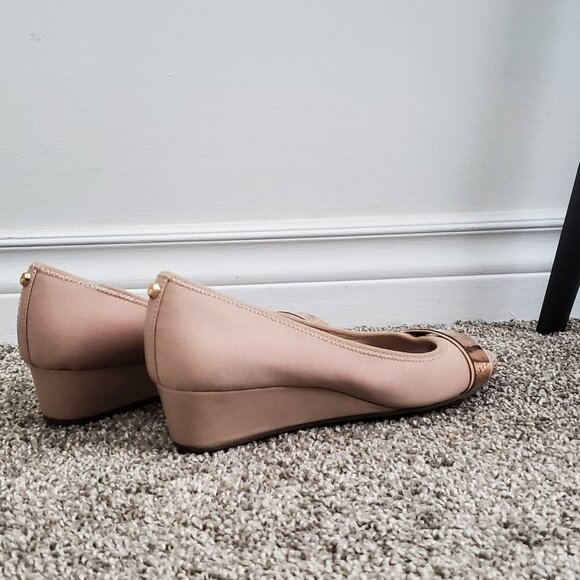 Blush pink low heels 8 1/2 Anne Klein - Picture 3 of 6